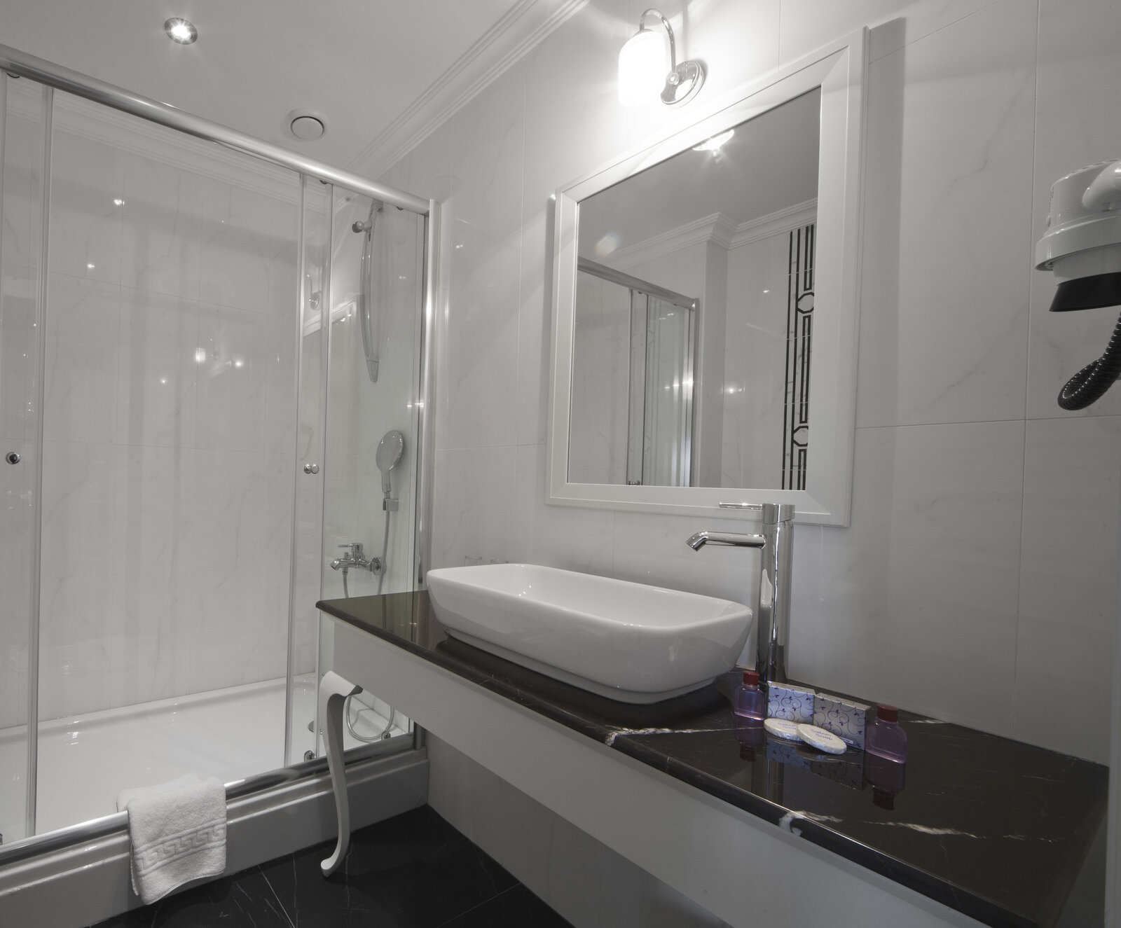 Standart Çift Kişilik Oda – Zemin Kat – Aren Suites Sultanahmet