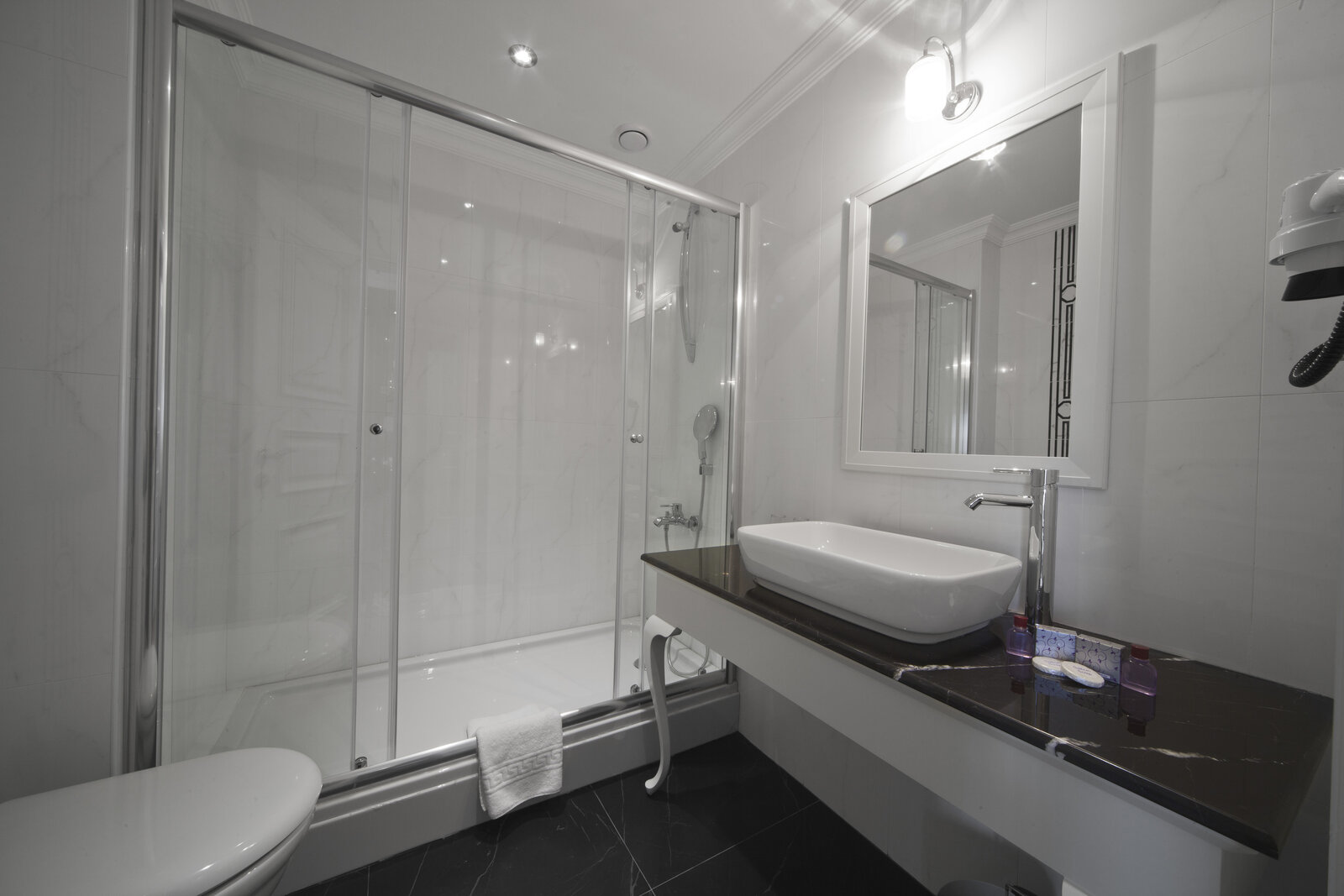 Standart Çift Kişilik Oda – Zemin Kat – Aren Suites Sultanahmet