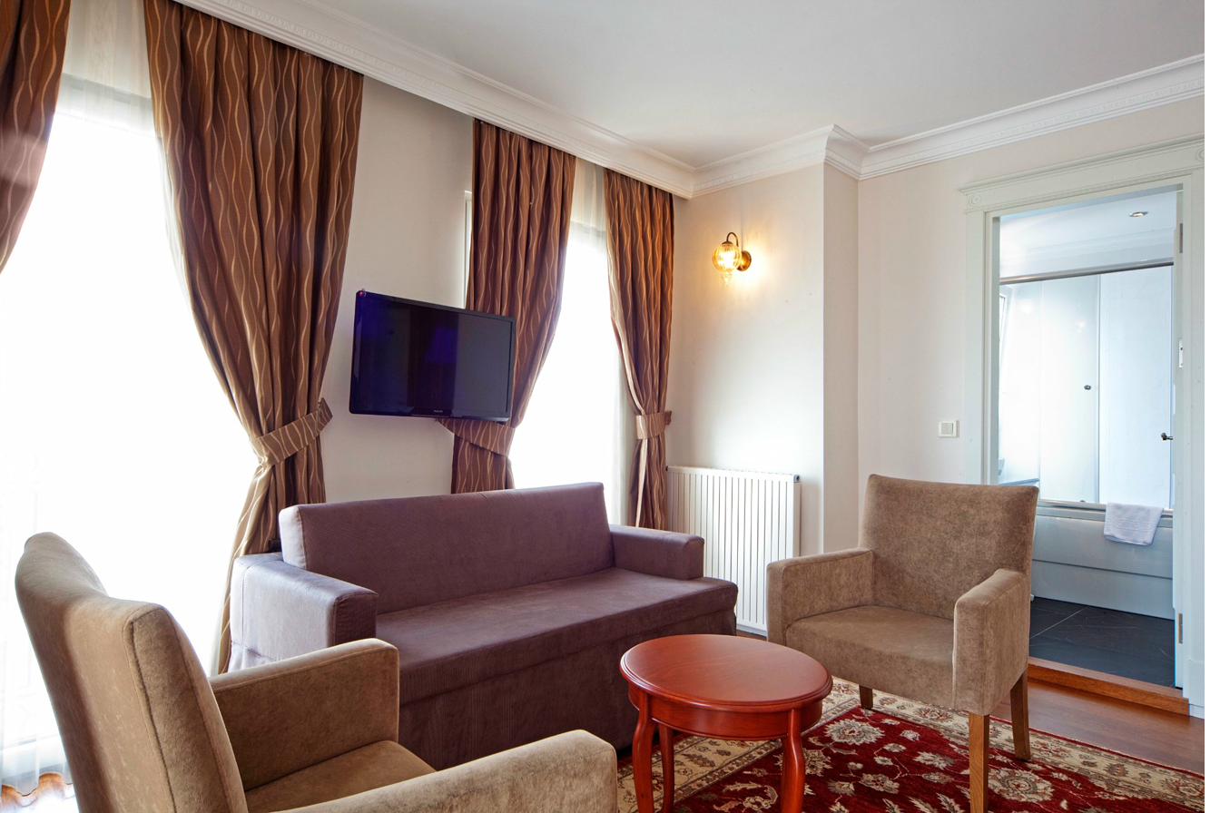 Superior Triple Room from entrance angle